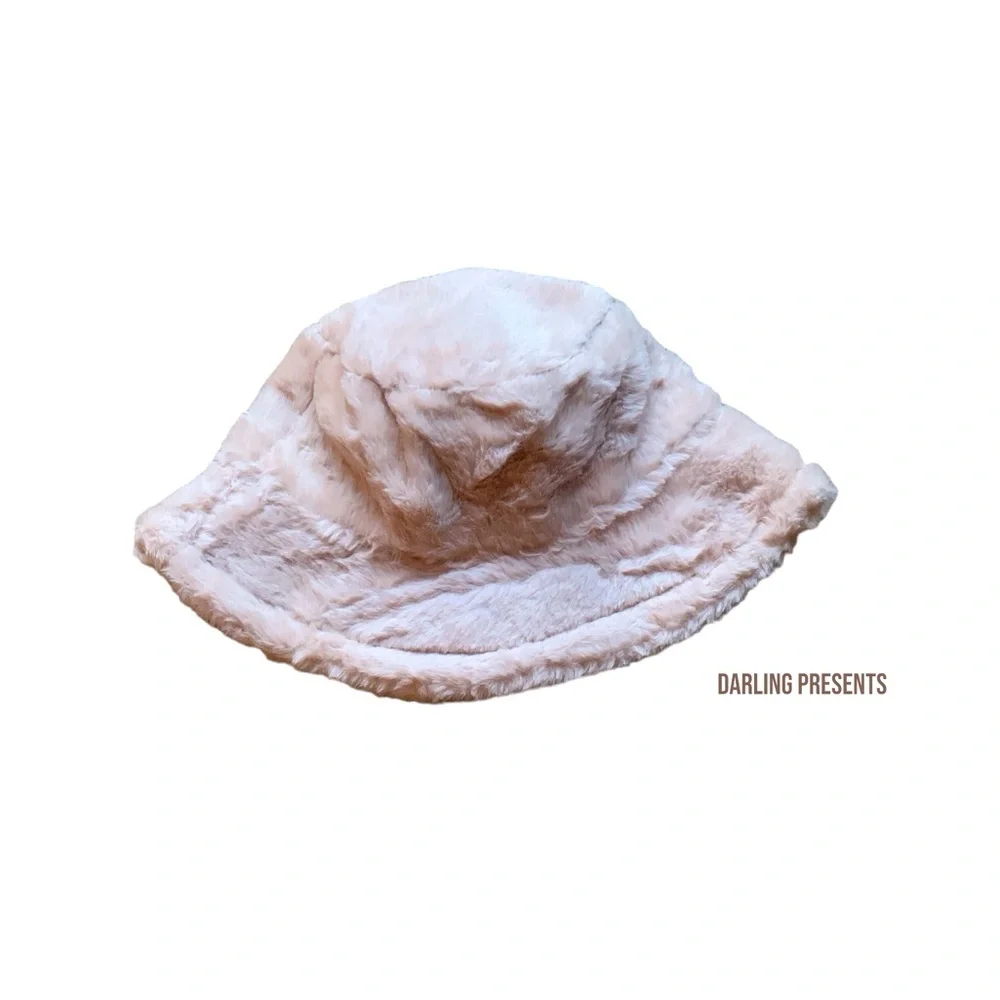 DARLING PRESENTS fluffy bucket